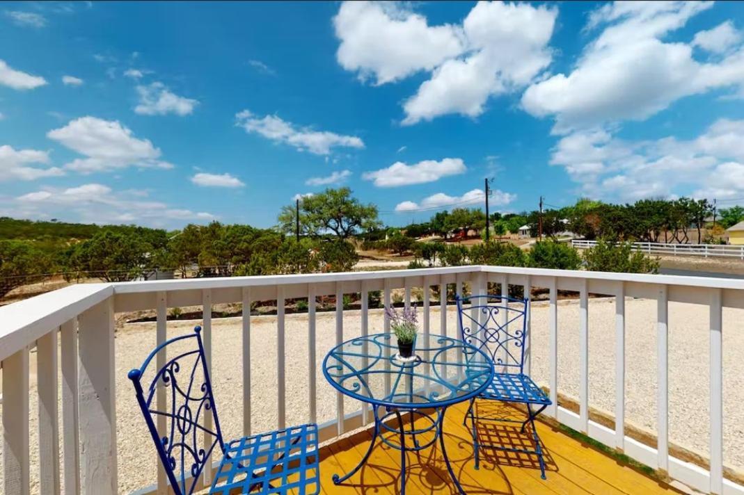 Готель Blue Oasis In The Hill Country Керрвілл Екстер'єр фото